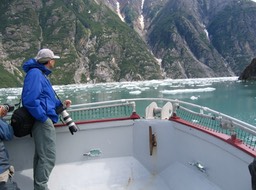 Glacier Chunks and boat img_2521