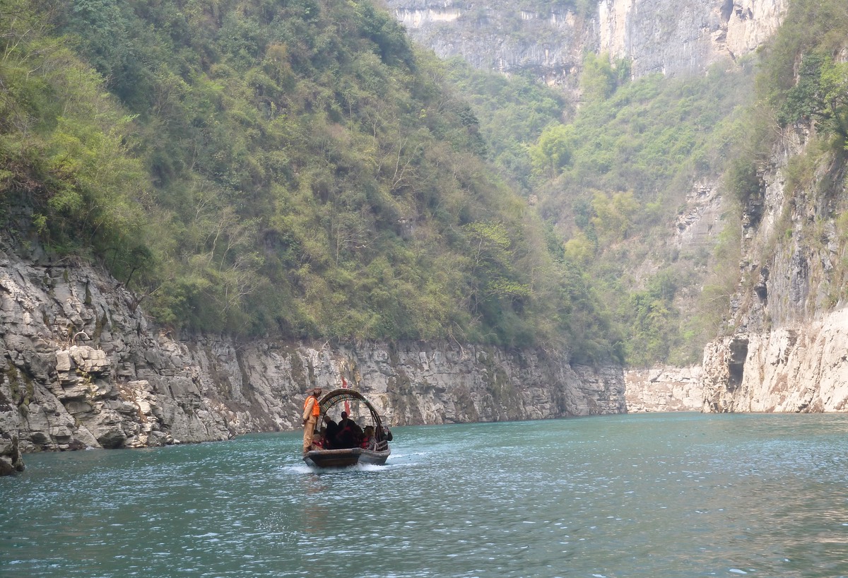 Boat in Gorge P1020292