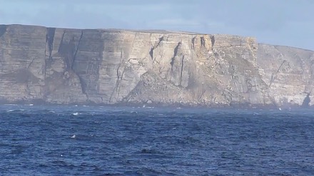 p1000758