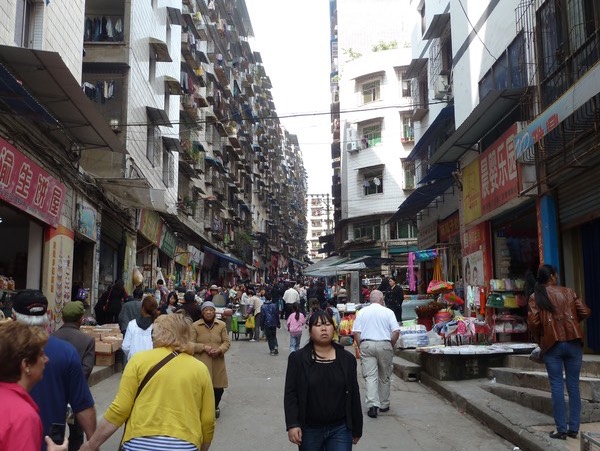 Street at Start of Market  p1020363