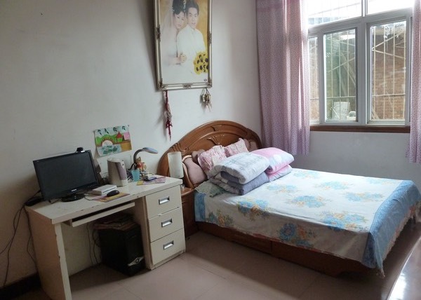 Bedroom p1020520